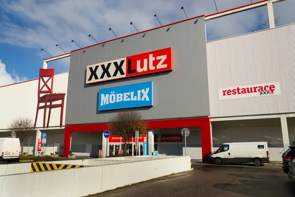 Xxxlutz Mobelix şirket logosu süpermarket bina 