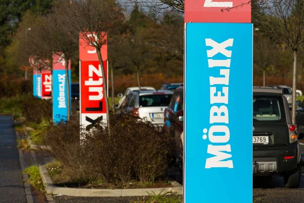 Xxxlutz Mobelix şirket logosu süpermarket bina 