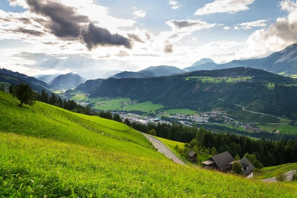 美丽的山谷与前矿业镇 Schladming 在施蒂里亚, 一个 — 图库照片