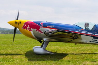 Red Bull Air Race pilotu Martin Sonka akrobasi uçağı 