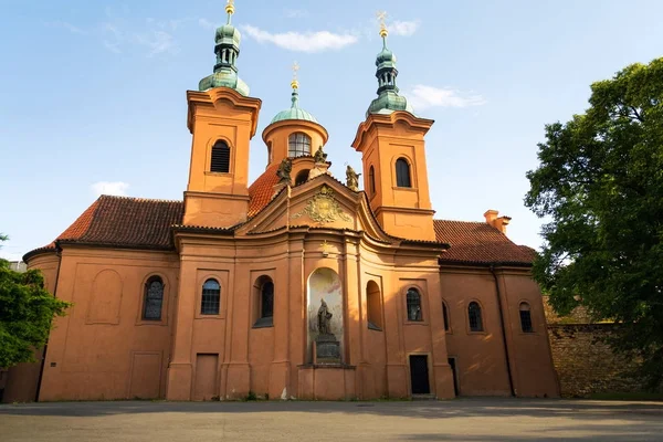 Templom Szent Lőrinc-Prága, Cseh Köztársaság — Stock Fotó