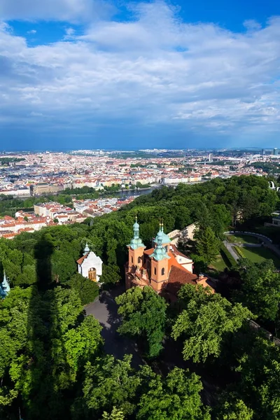 Kostel svatého Vavřince v Praze, Česká republika — Stock fotografie