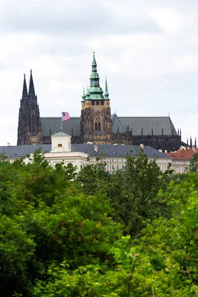 ABD Büyükelçiliği Prag St. Vitus Katedrali ile Glorietta Pavyonu