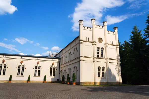 Stajni barokowy zamek Lany, letnia rezydencja prezydenta Czech — Zdjęcie stockowe