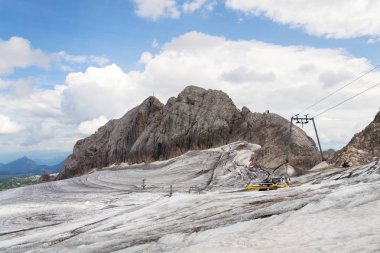Koppenkarstein üzerinde Dachstein buzul, Avusturya Alplerinde yakınındaki via Ferrata