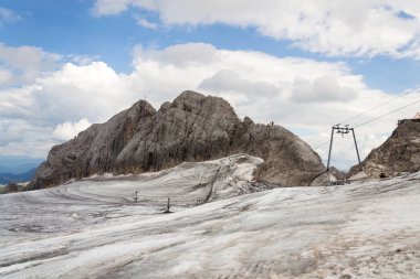 Koppenkarstein üzerinde Dachstein buzul, Avusturya Alplerinde yakınındaki via Ferrata