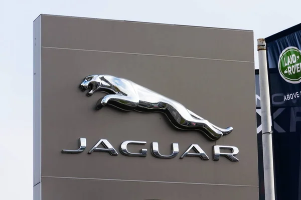 Jaguar car manufacturer company logo in front of dealership building — Stock Photo, Image