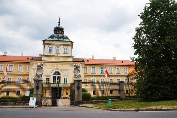 Baroque-Classicist New Chateau Horovice in Bohemia, Czech republic, Europe — Stock Photo, Image