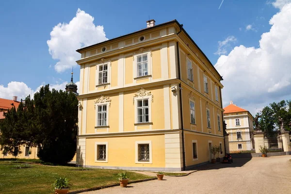 Barok-klasik yeni Chateau Horovice Bohemia, Çek Cumhuriyeti, Avrupa'nın — Stok fotoğraf