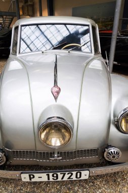 Çek Ulusal kültürel anıt araba Tatra 87 seyahat Afrika ve Latin Amerika için Hanzelka ve Zikmund tarafından kullanılan ulusal teknik müze duruyor