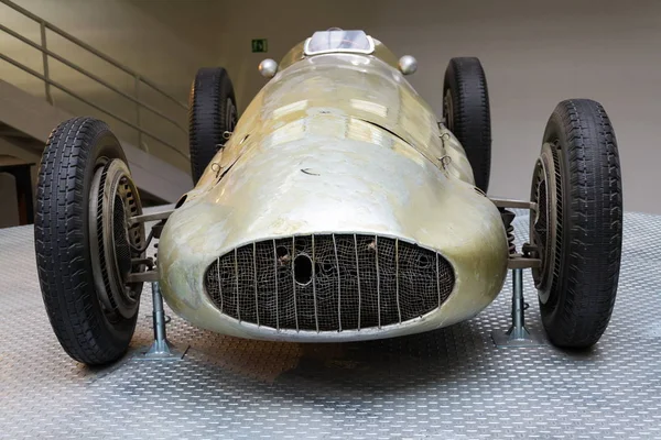 O carro de corrida Mercedes-Benz W154 Grand Prix projetado por Rudolf Uhlenhaut — Fotografia de Stock