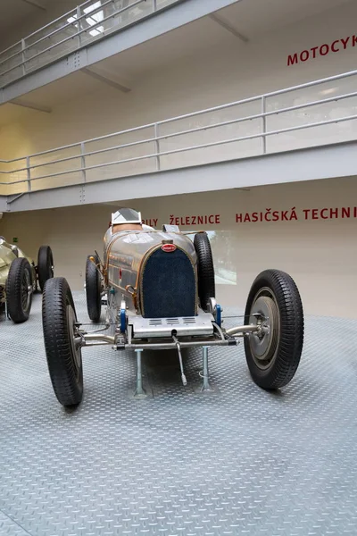 Bugatti Tipo 51 carro de corrida premier de 1931 fica no museu técnico nacional — Fotografia de Stock