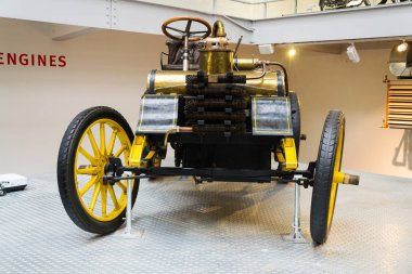 Güney 12 Hp yarış arabası 1900'Ulusal Teknik Müze duruyor