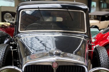 Prag, Çek Cumhuriyeti - 10 Kasım: Araba Tatra 80 yıl 1935 içinde ulusal teknik müze Prag, Çek Cumhuriyeti 10 Kasım 2017 üzerinde duruyor. Araç ilk Çekoslovak Başkan Tomas Garrigue Masaryk tarafından yapıldı..