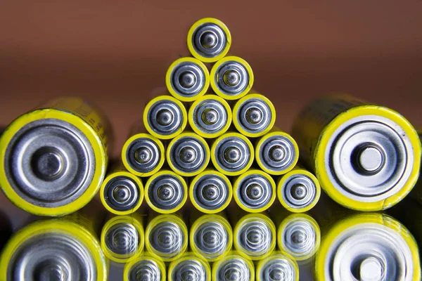Стек Желтых Батареек Закрыть Абстрактный Цвет Фона — стоковое фото