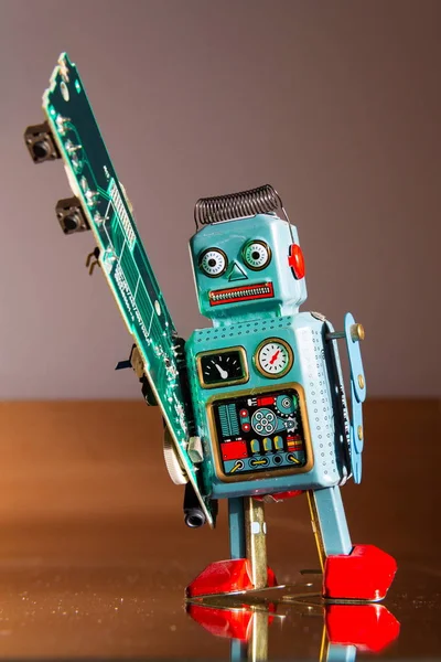Angry Vintage Tin Toy Robot Transporte Carte Circuit Informatique Verte — Photo
