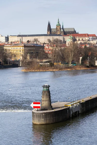 Señal Navegación Fluvial Vltava Con Castillo Hradjalá Praga Bohemia — Foto de Stock