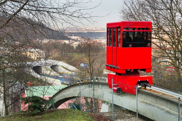 Praga República Checa Noviembre Turistas Viajando Con Tren Funicular Rojo — Foto de Stock