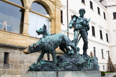 Köpek işleyici Konopiste castle, Çek Cumhuriyeti, bronz heykeli