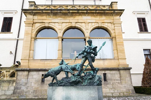 捷克共和国 Konopiste 城堡的铜狗处理雕像 — 图库照片