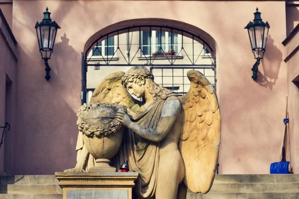 Estátua Anjo Frente Portão Cemitério Malostransky Praga — Fotografia de Stock
