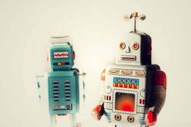 Kızgın vintage teneke oyuncak robotlar, yapay zeka, robot teslim kavramı