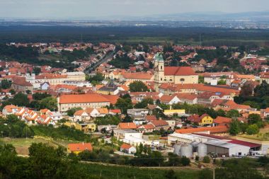 Kilise ve kale Valtice Barok şehir panoraması, bölümü Unesco Dünya Mirası Site, Moravia, Çek Cumhuriyeti