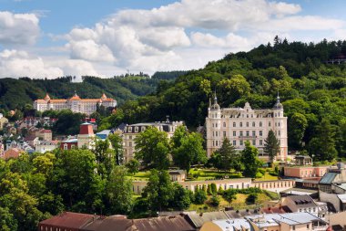 Güzel panoramik evlerde kaplıca kenti Karlovy Vary, Çek Cumhuriyeti
