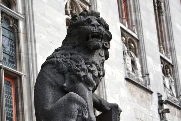 Estatua León Frente Corte Provincial Brujas Bélgica — Foto de Stock