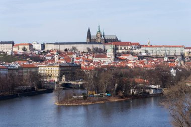 Prag panorama Vltava Nehri, St. Vitus Katedrali ve Prag Kalesi - Dünya ve Çek Cumhuriyeti Cumhurbaşkanı köşkü en büyük antik kale