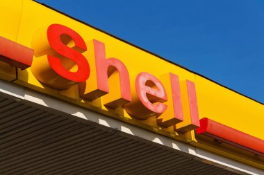 Tabor, Çek Cumhuriyeti - 6 Şubat 2018: Hollanda Kraliyet Shell uluslararası petrol ve Gaz şirketi logosuna yakıt istasyonu 6 Şubat 2018 Tabor, Çek Cumhuriyeti.