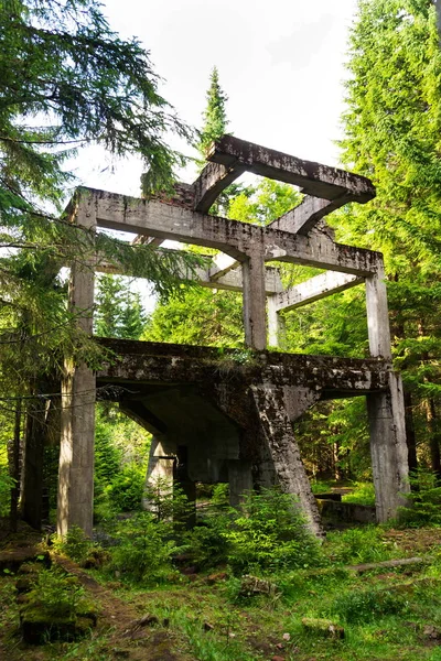 Dağılan eski kalay beton yapılar benim Rolava ve esir kampında Sauersack yakın Prebuz, Neuhausen Hory, Çek Cumhuriyeti