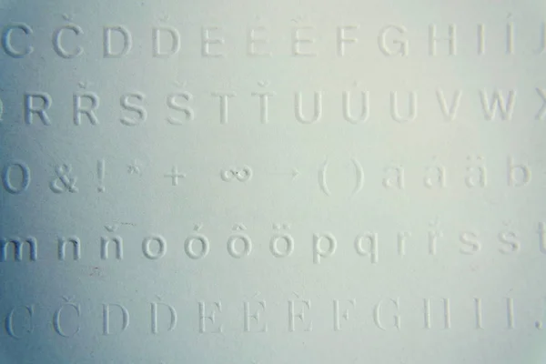 Ανάγλυφο Γράφοντας Επιστολές Για Τυφλούς Που Χρησιμοποιούνται Πριν Από Σύστημα — Φωτογραφία Αρχείου