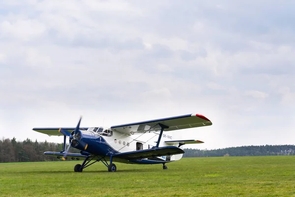Plasy República Checa Abril Antonov Azul Branco Preparando Para Decolar — Fotografia de Stock