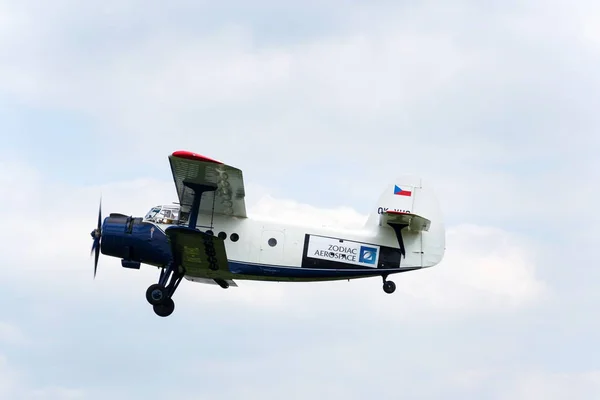 Plasy République Tchèque Avril Antonov Bleu Blanc Volant Avril 2017 — Photo