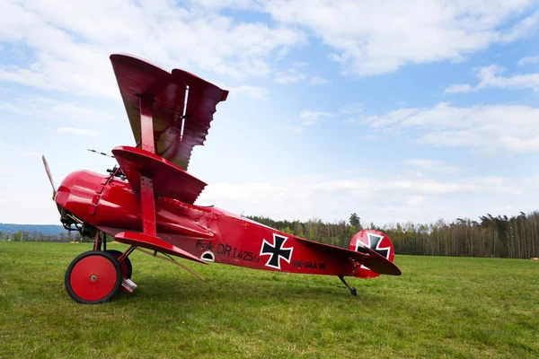 Plasy République Tchèque Avril Triplan Red Fokker Dreidecker Tient Aéroport — Photo