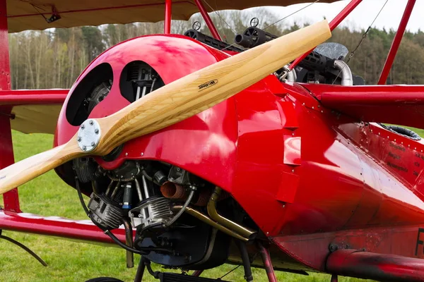 Plasy Çek Cumhuriyeti Nisan Kırmızı Fokker Çocuklardan Dreidecker Triplane Üzerinde — Stok fotoğraf