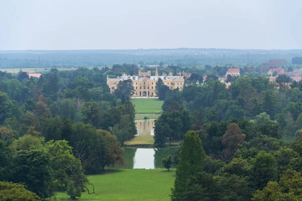 Estanque Castillo Con Mansión Lednice Zona Lednice Valtice Moravia República — Foto de Stock