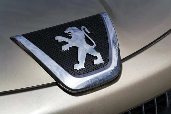 Praga Republika Czeska 2018 Marca Peugeot Logo Firmy Srebrny Samochód — Zdjęcie stockowe