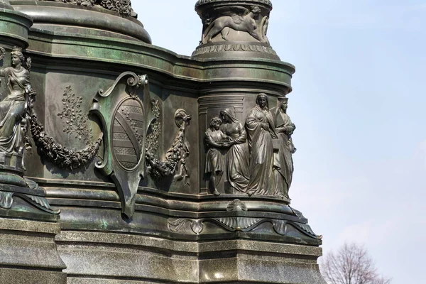 Памятник Иоанну Саксонскому Перед Зданием Оперного Театра Semperoper Дрездене Германия — стоковое фото