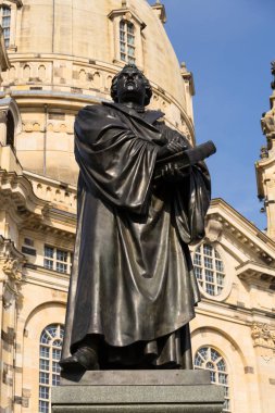 Martin Luther Frauenkirche Dresden, Almanya önünde heykeli