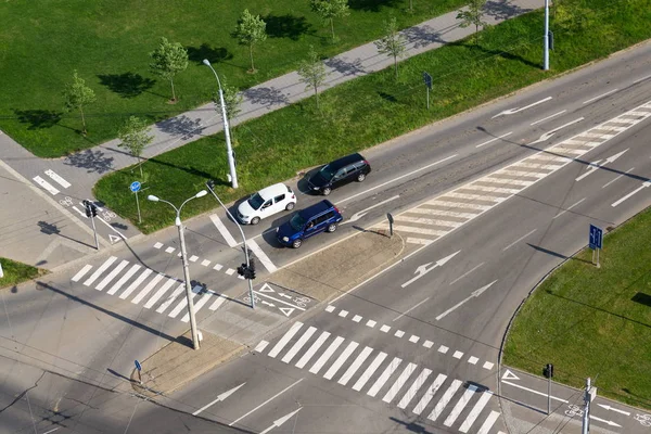 Cars Standing Front Crosswalk Crossroad Aerial View — Stock Photo, Image