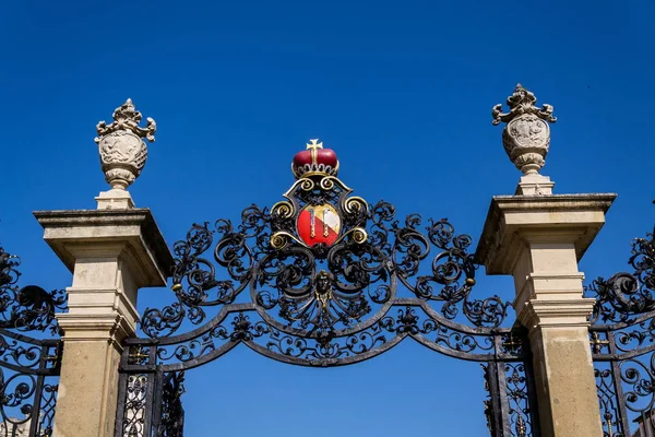 Escudo Armas Dietrichstein Sobre Puerta Del Parque Del Castillo Mikulov — Foto de Stock