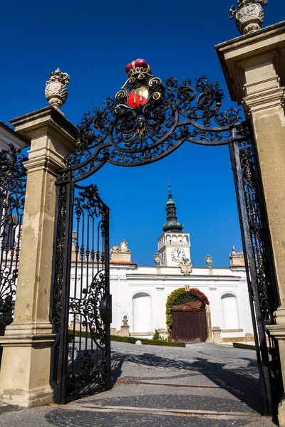 Escudo Armas Dietrichstein Sobre Puerta Del Parque Del Castillo Mikulov — Foto de Stock