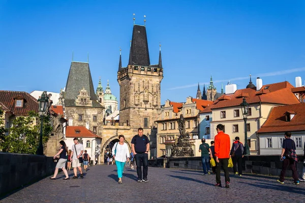 Praga República Checa Septiembre 2018 Caminata Turística Por Puente Carlos — Foto de Stock