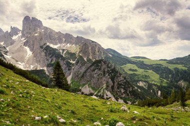Grosse Bischofsmutze Dağı Alpler, Gosau, Gmunden Bölgesi, Yukarı Avusturya federal eyaleti, güneşli yaz günü, keşifler gezgin şehvet konsepti