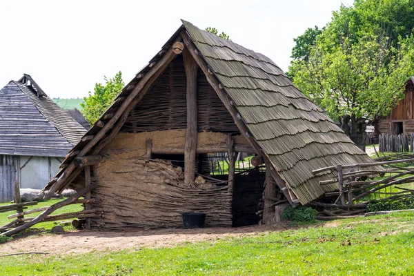 Traditionella Medeltida Träbyggnader Arkeologiska Arvet Byn Nära Velehrad Kloster Modra — Stockfoto