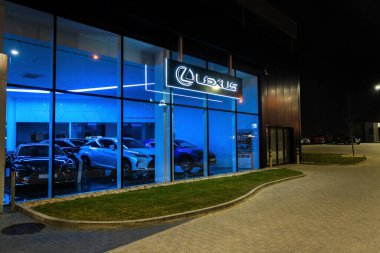 PRAG, CZECH REPUBLIC - 3 Nisan 2020: Japon otomobil üreticisi Toyota 'nın lüks araç bölümü olan Lexus şirketi logosu, 3 Nisan 2020 
