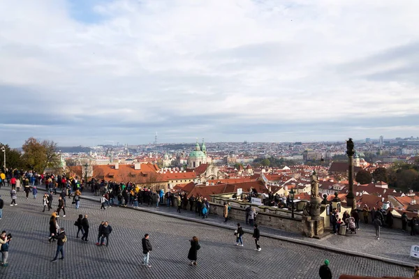 Praga República Checa Noviembre 2019 Turistas Frente Castillo Praga Con — Foto de Stock