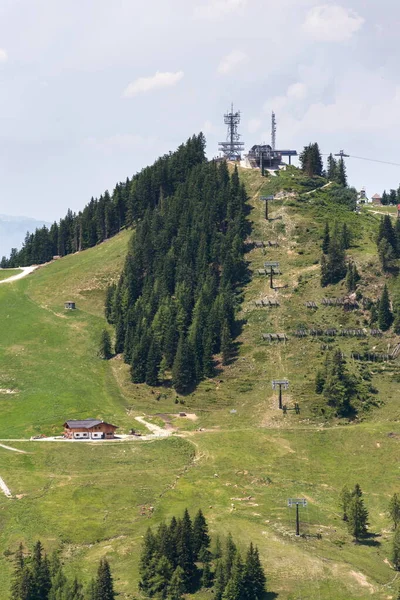 奥地利萨尔茨堡联邦州Sankt Johann Pongau区Sonntagskogel山顶的缆车Gondola 夏日阳光灿烂 — 图库照片